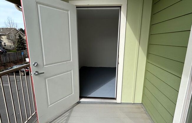 3 beds, 1.5 baths, 1,370 sqft, $1,900, Unit 2440-4