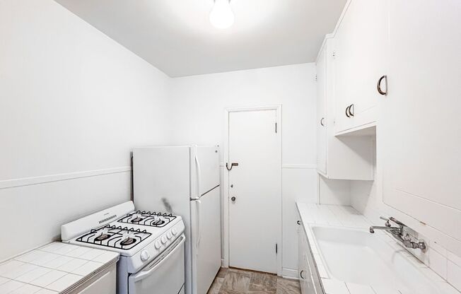 1 bed, 1 bath, 621 sqft, $980, Unit 208