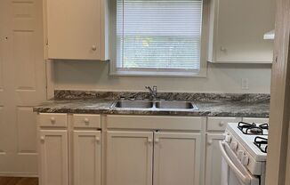 2 beds, 1 bath, $895