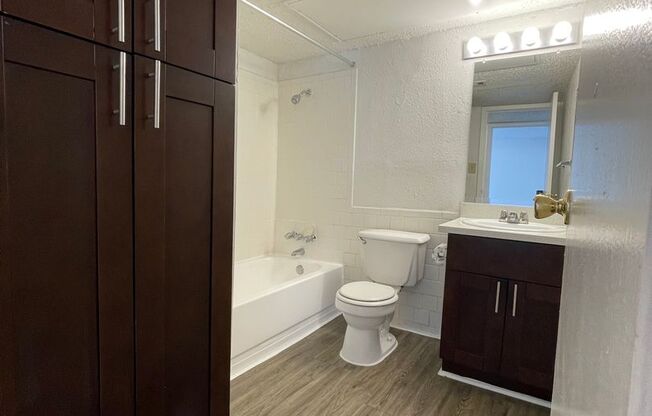 2 beds, 2 baths, 902 sqft, $1,099, Unit 125