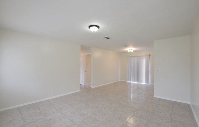 Charming 3 Bed 2 Bath Home for Rent in Deltona, FL!