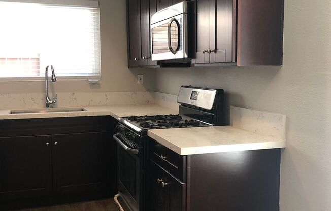 2 beds, 1 bath, 800 sqft, $2,490, Unit Unit 1