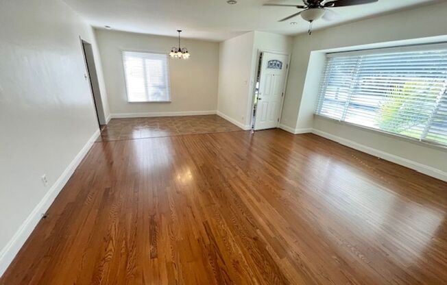 **LAKEWOOD 3BR/2BA+FAMILY ROOM **AVAILABLE NOW**