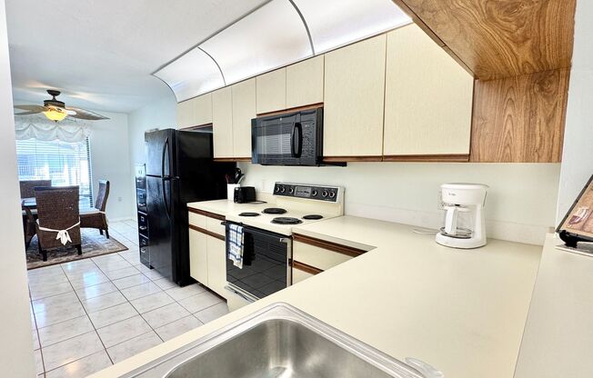 ** ABBEY AT BERKSHIRE VILLAGE ** 2 BED / 2 BATH - CONDO - TURNKEY - SEASONAL OR SHORT TERM RENTAL