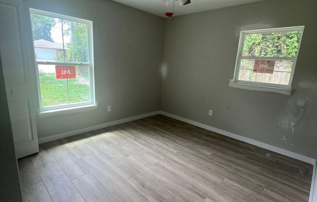 NEWER Debary Home!        NO WATER BILL,  Call Sheila Campbell 407-687-7900