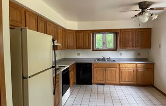 2 beds, 1.5 baths, $1,295, Unit 554