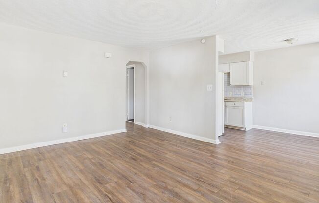 2 beds, 1 bath, $1,250, Unit 4