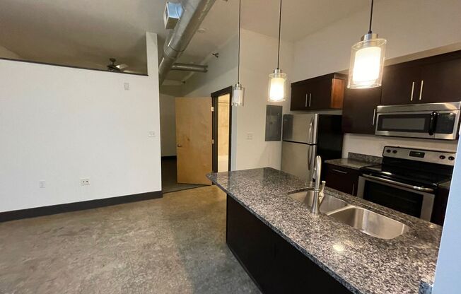 1 bed, 1 bath, 562 sqft, $1,279, Unit 307