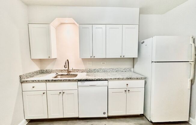 2 beds, 1 bath, $2,300