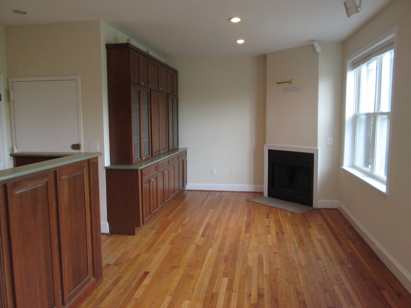 Logan Circle Centrally Located near Dupont 1 bed 1 bath with Balcony