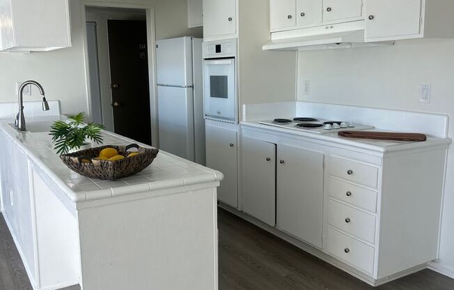 1 bed, 1 bath, $2,000, Unit 218