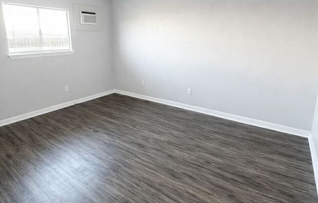 2 beds, 2 baths, 855 sqft, $1,000, Unit I5