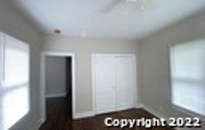 DOWNTOWN 1 BED/ 1BATH DUPLEX