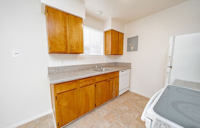 2 beds, 1 bath, $2,200, Unit 2