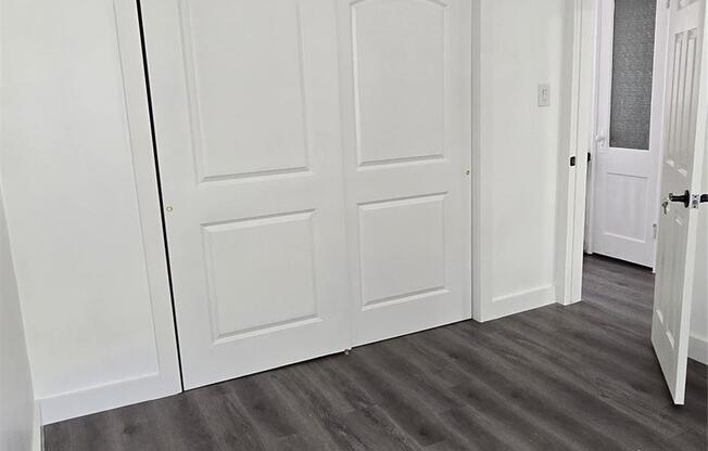 1135 E 15 ST
