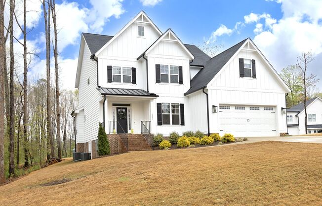 Beautiful custom build home 20 mins from Downtown Raleigh!