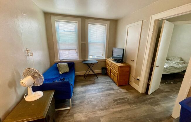 1 bed, 1 bath, $850, Unit 14