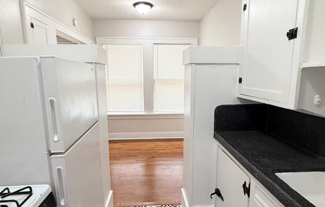 2 beds, 1 bath, $1,275, Unit B3607