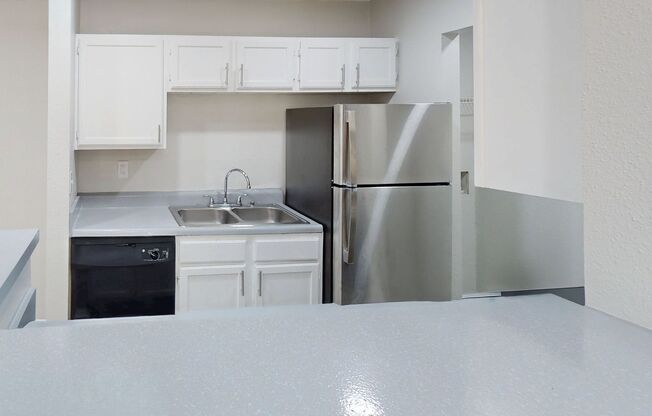 1 bed, 1 bath, 707 sqft, $1,100, Unit I14
