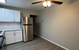 2 beds, 1 bath, 746 sqft, $995, Unit 5082 Nebraska Ave.