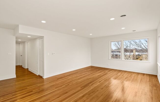 3 beds, 2 baths, $3,695, Unit 602