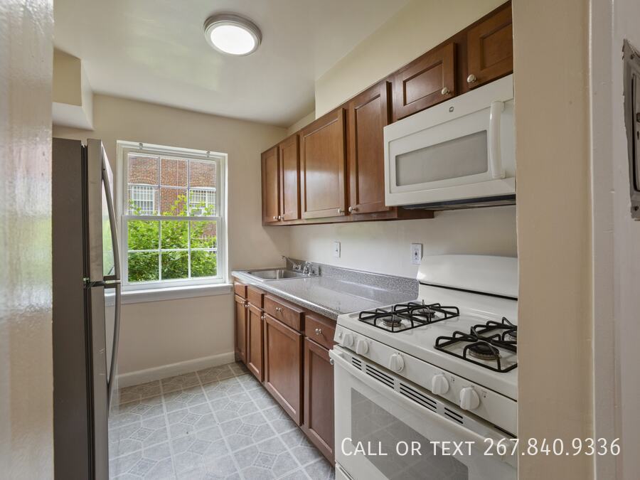 24 DANBURY ST SE