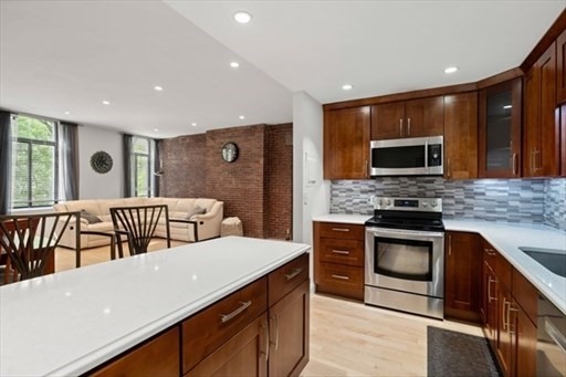2 beds, 1 bath, 1,165 sqft, $4,000, Unit 304