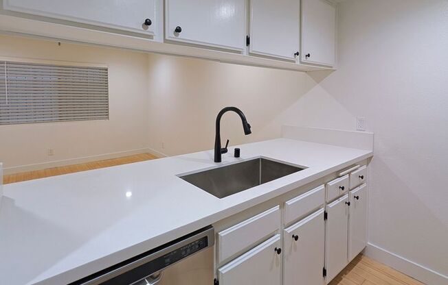 1 bed, 1 bath, $1,900, Unit Unit 106