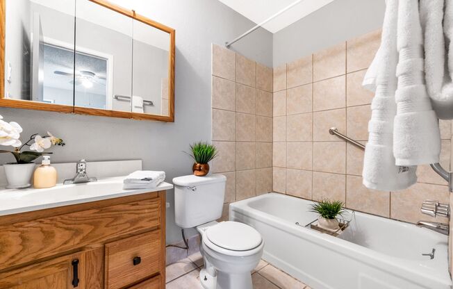 3 beds, 2 baths, 1,150 sqft, $1,395, Unit 135