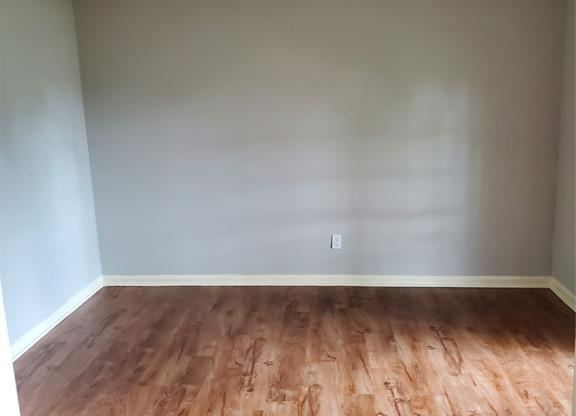 606 S KAUFMAN DR