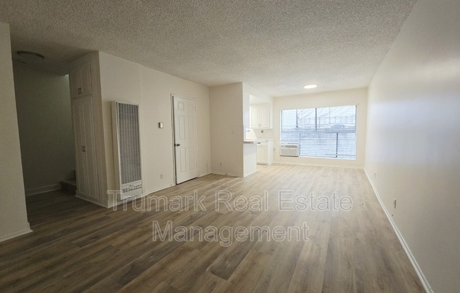 210 W TUJUNGA AVE
