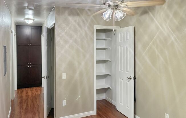 2 beds, 1 bath, 880 sqft, $2,568, Unit 118