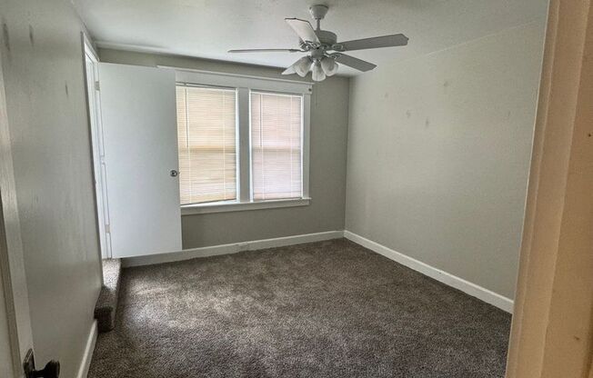 2 beds, 1 bath, 100 sqft, $1,050