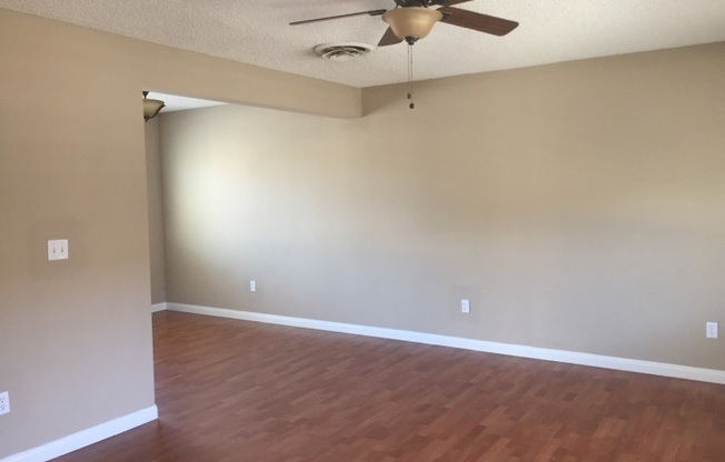 2 beds, 1 bath, 820 sqft, $1,250, Unit 205