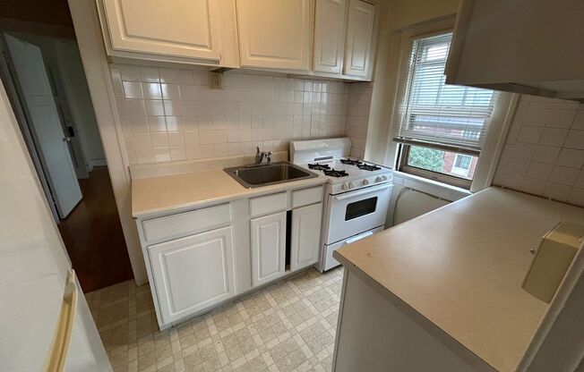 1 bed, 1 bath, $1,195, Unit 60