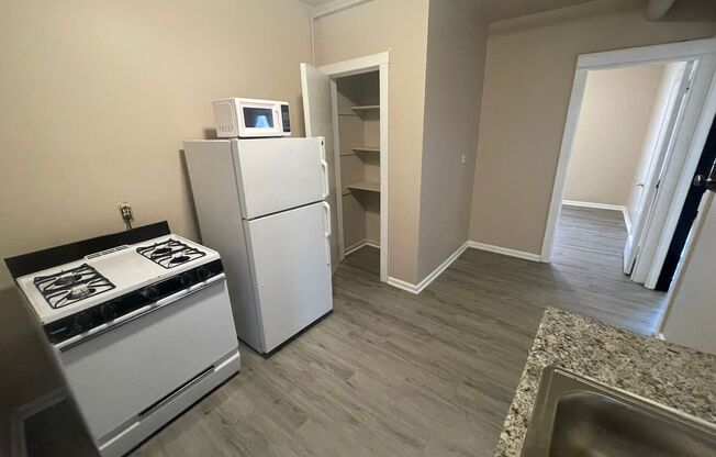 4 beds, 2 baths, $1,850, Unit 5400-2