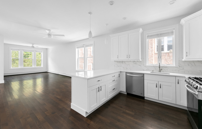 372 83 ST