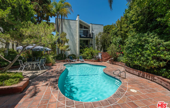 1340 S BEVERLY GLN BLVD