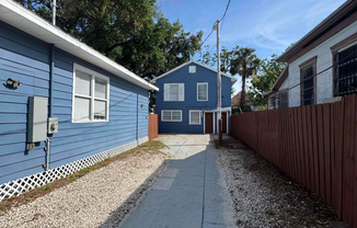 1211 E 18 AVE