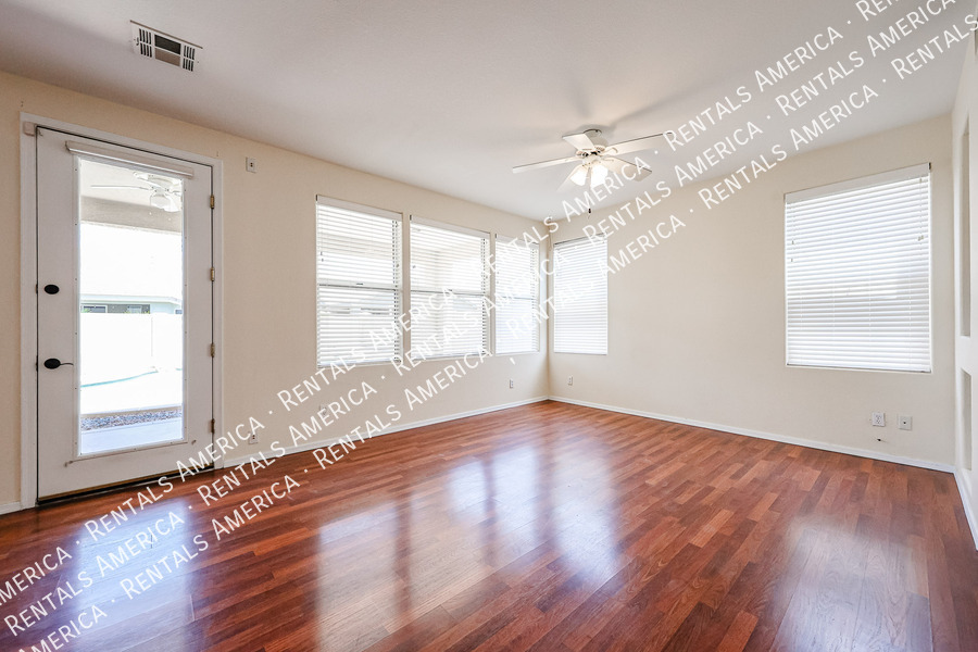 1372 W THOMPSON WAY