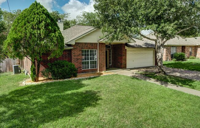 Beautiful 4 Bed, 2 Bath in a Great Location!