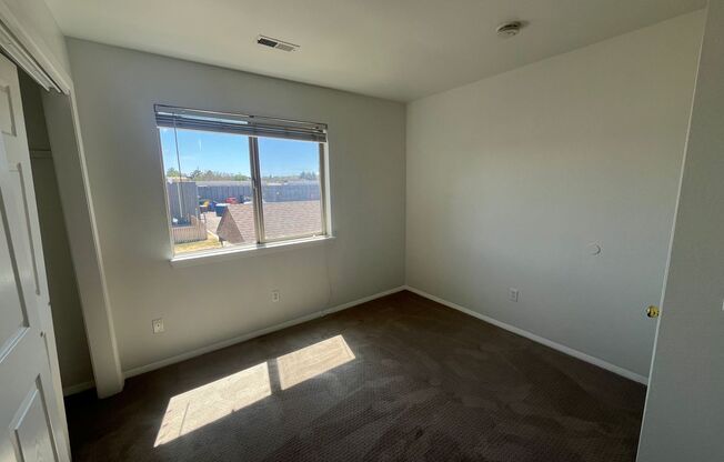 $500 OFF MOVE IN SPECIAL-  2BD/2BA with in unit washer/dryer