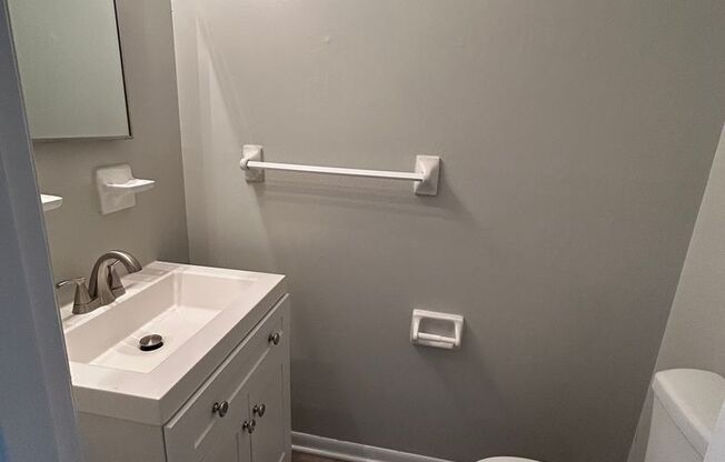 2 beds, 1.5 baths, 1,045 sqft, $1,200, Unit B4-01