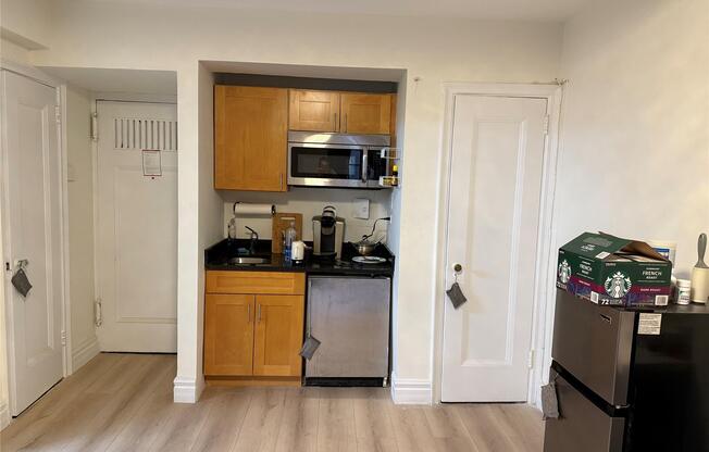 Studio, 1 bath, $2,700, Unit 207