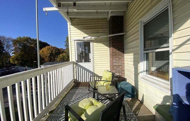 2 beds, 1 bath, $2,600, Unit 3