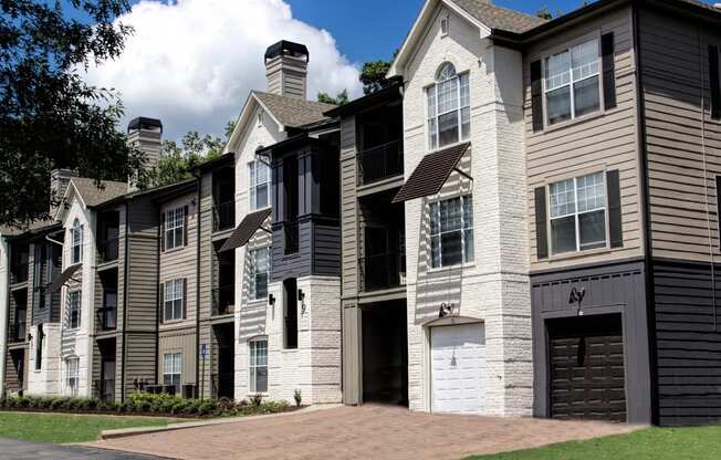 Luxury Apartments in Roswell | Wesley St. James Apartments | Garages Available