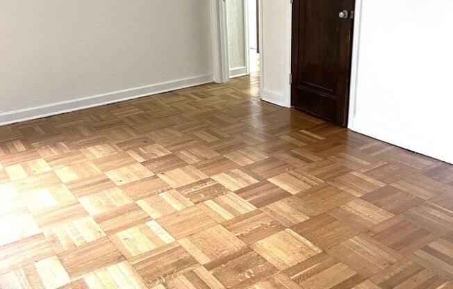 2 beds, 1 bath, 1,000 sqft, $1,200, Unit 102