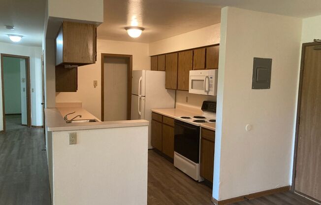 3 beds, 1 bath, 1,040 sqft, $1,800, Unit 3172-104