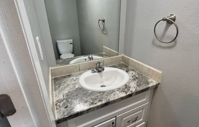 2 beds, 1.5 baths, 916 sqft, $1,090, Unit 10014-5