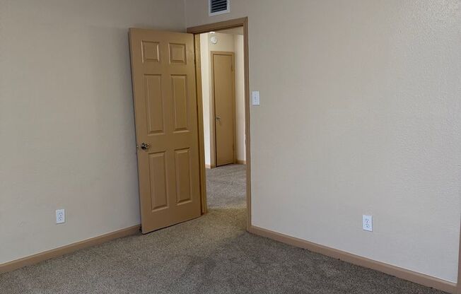 1 bed, 1 bath, 612 sqft, $880, Unit 920